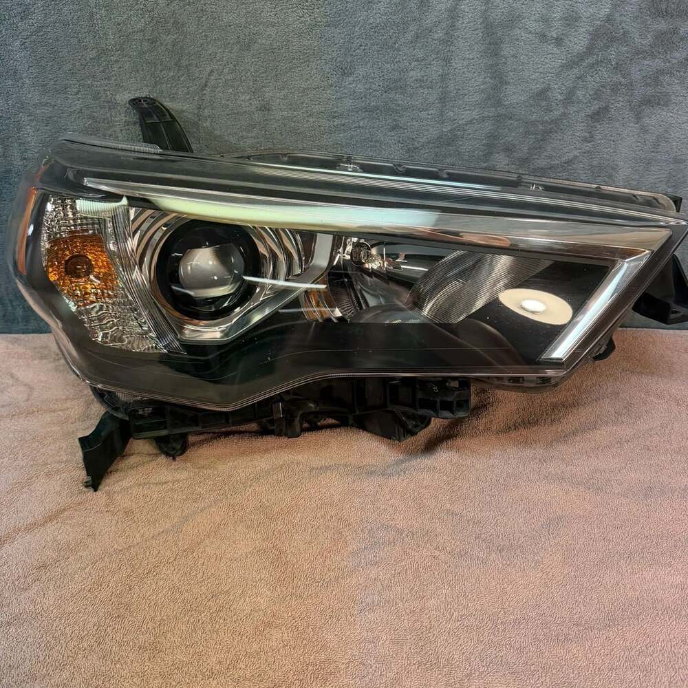 No damage Toyota 4Runner Headlight Assembly Right Passenger Side Black OEM